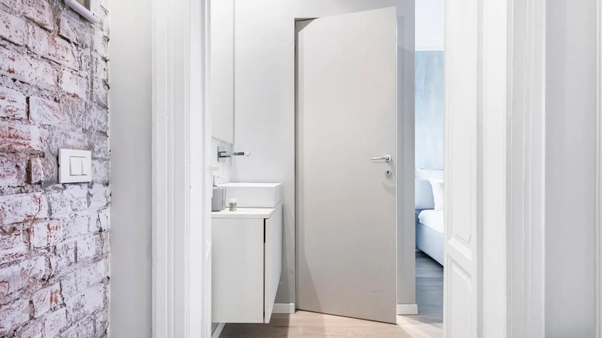Easylife - Beautiful Apartment In Sarpi Milan Italy